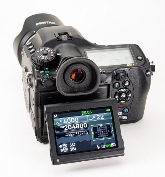 The large articulated monitor on the rear displays a lot of status information in the standby mode. In this instance the minimum shutter speed, the smallest aperture of the 55mm lens attached, and the maximum ISO are displayed along with other information.