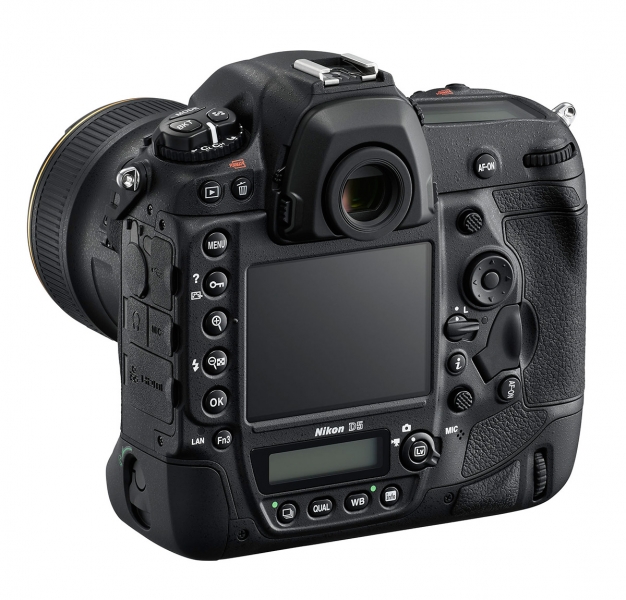 review nikon d5 camera pros and cons