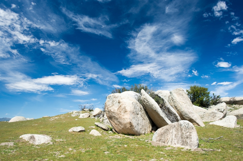 Compared to the unfiltered image (top) the screw-in circular polarizer deepens the original sky and removes the bluish cast on the grass without changing the color (above). 