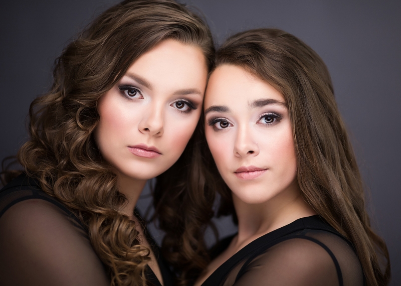 Portrait of two women by professional photographer Jenn Lewis