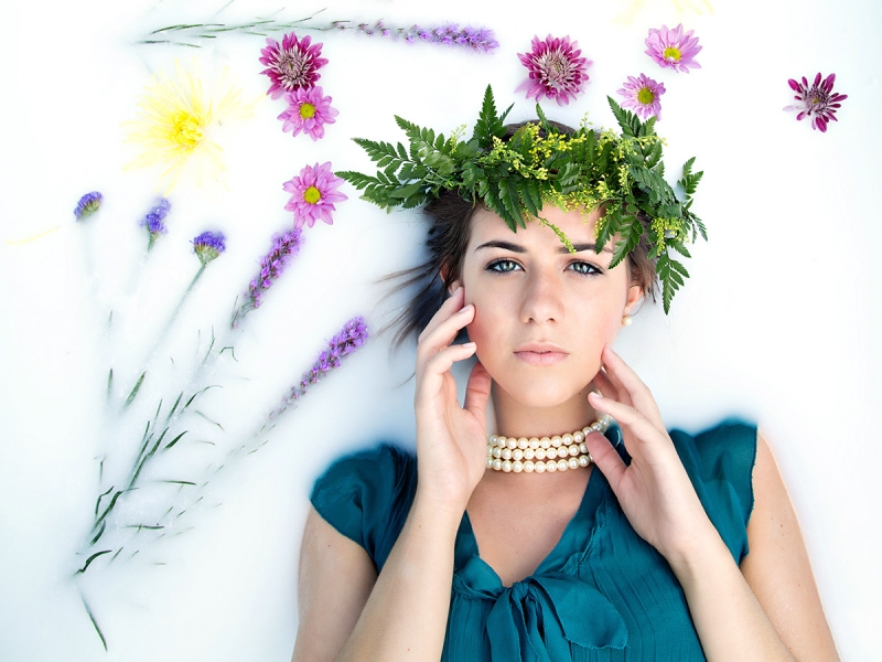 High school senior girl portrait in milk bath by professional photographer Jenn Lewis