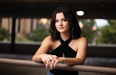 12.22-madie-0004_copy_.jpg